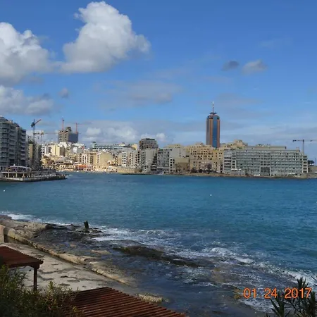 Cozy Near Tas-sliema Centre, Terrace * Σλιέμα