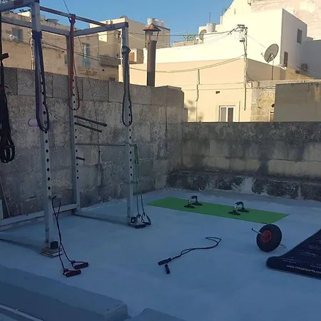 Cozy Near Tas-sliema Centre, Terrace * סליאמה
