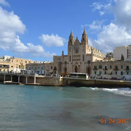 בית נופש Cozy Near Tas-sliema Centre, Terrace