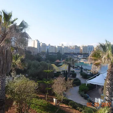 בית נופש Cozy Near Tas-sliema Centre, Terrace