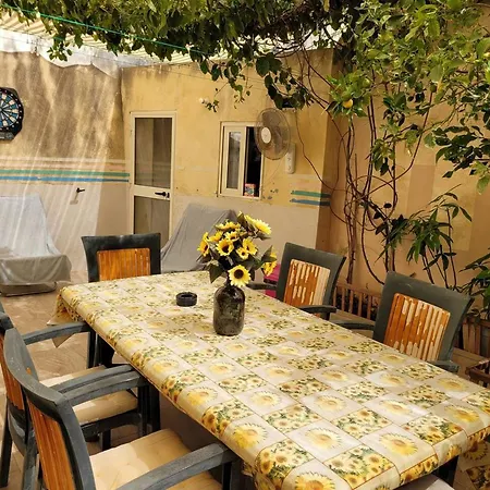 בית נופש Cozy Near Tas-sliema Centre, Terrace